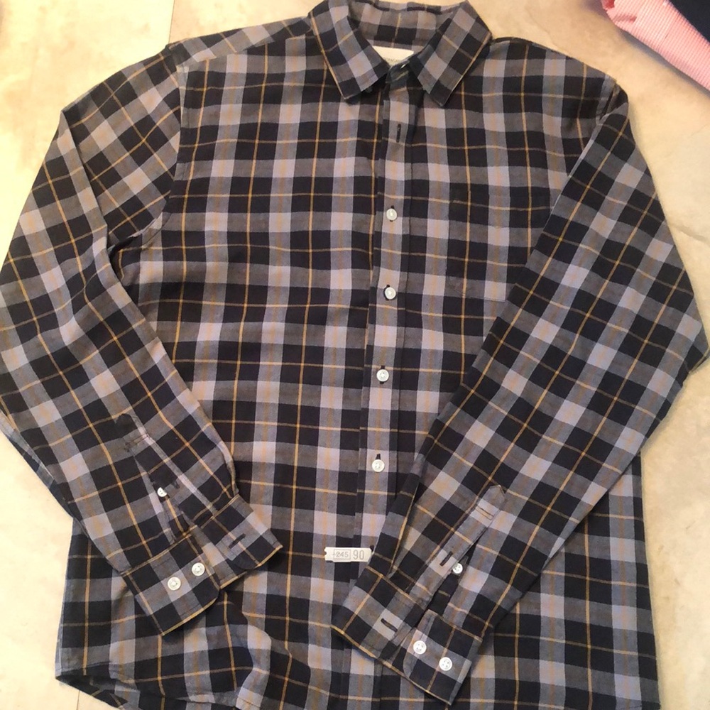 Obey Propaganda Men’s long sleeve 100% heavier cotton shirt. Extra buttons M